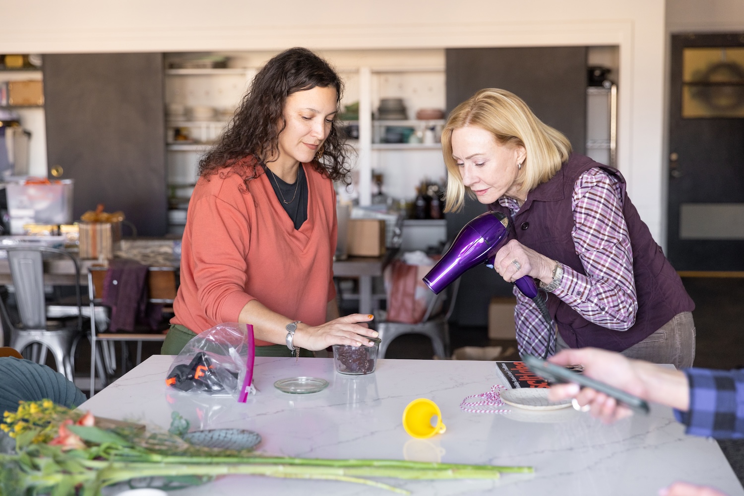 ellemarketingandevents-cachetoffee-8year-anniversary-lydia-martinez-with-lori-darr